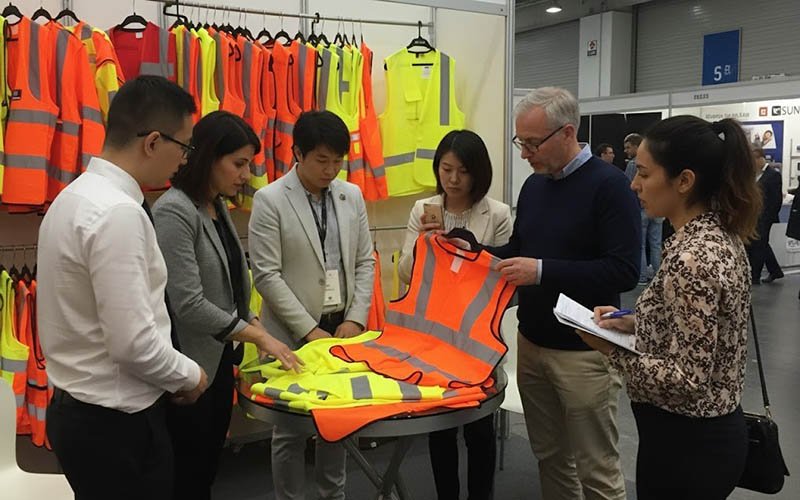 Hi Viz Safety Vests for Construction Managers